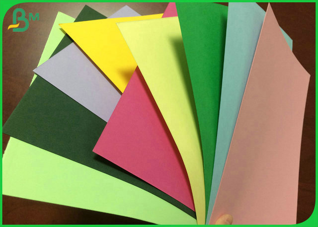 230gsm aprovado FSC 250gsm coloriu a folha de papel com estábulo da impressão a cores