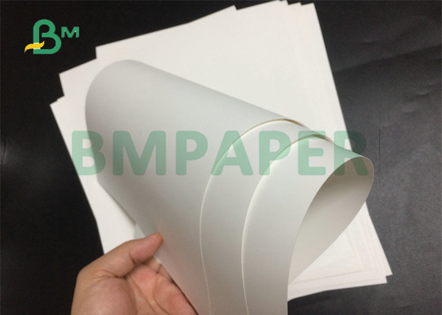 papel sintético térmico branco resistente do rasgo 130um 150um da largura de 1300mm para fazer a etiqueta