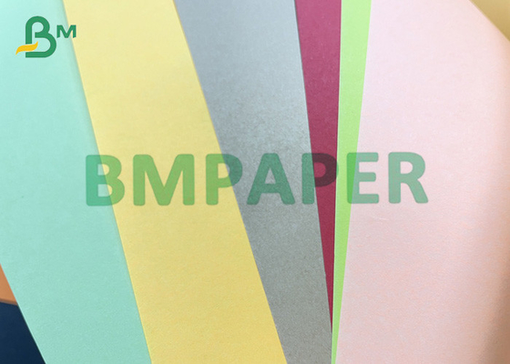 8,5 x 11 polegadas circundam o papel deslocado e colorido para cadernos