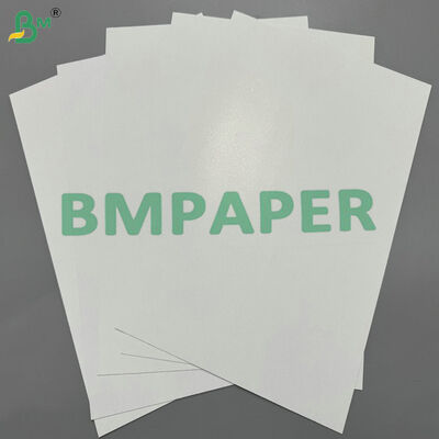 Linho de alta qualidade acabamento 290-320gsm Papel de cartão de jogo núcleo preto de papelão para decks personalizados