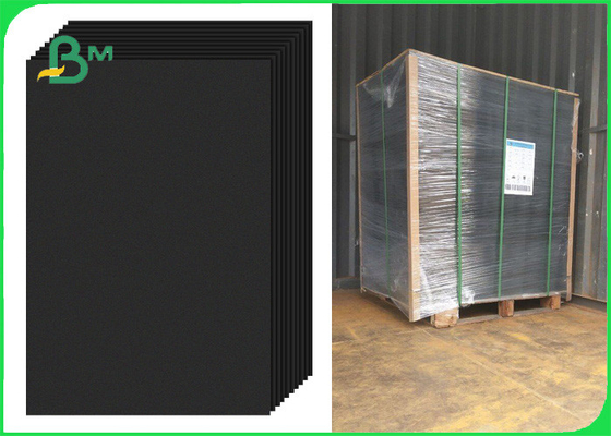 110gsm ao papel de embalagem preto contínuo de 450gsm para Hang Tags cor do estábulo de 79 * de 109cm