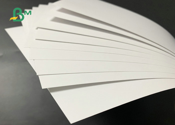 O Livro Branco 130gr 157gr do resíduo metálico C2S deslocou a folha de papel imprimindo