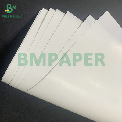 Papel de base de alta resistência à moldagem brilhante de 65 gm 75 gm C1S para fabricação de etiquetas de cerveja