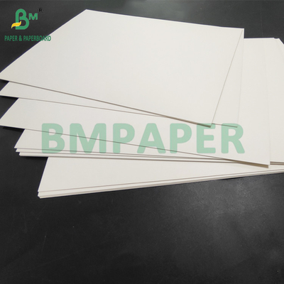 300 gm + 15 g de papel revestido em PE de qualidade alimentar para recipientes de almoço 700 x 1000 mm