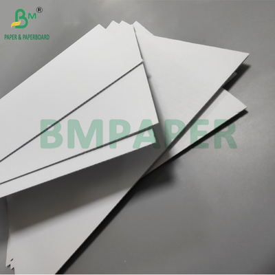 Papel ondulado branco de 3 camadas para revestimentos de caixas de perfumes E F Flauta 70 x 100cm