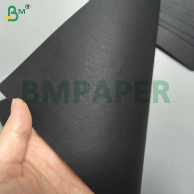 Papel de embalagem Kraft de cor preta 75 gm Superfície lisa e fosca