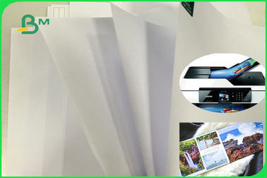 Papel de impressão offset sem revestimento de madeira de grãos longos com alta branqueza