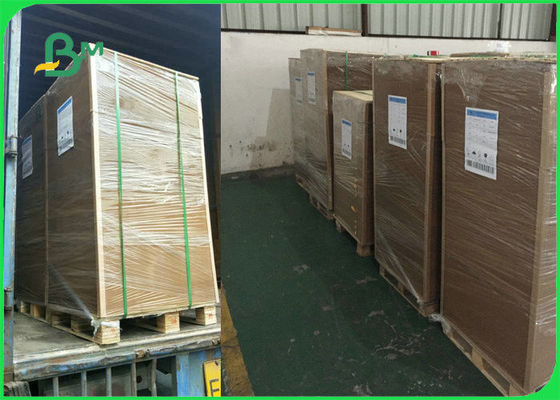 110 - 220gm Folha de cartão reciclado Kraft Liner para embalagem 65 * 86cm