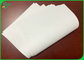 Papel deslocado sem revestimento de papel liso branco 787mm de 50gsm Woodfree no rolo